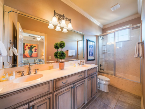 Luxurious Coastal Retreat in Miramar Beach - 7-Bedroom Home Near Beach